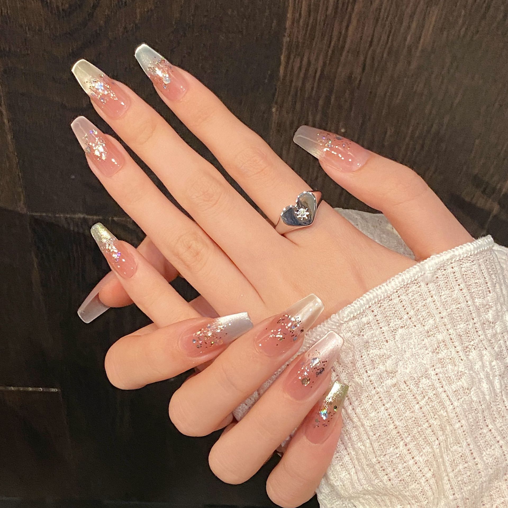 Prensa hecha a mano en uñas, H - Nail Art Press On reseña y precio