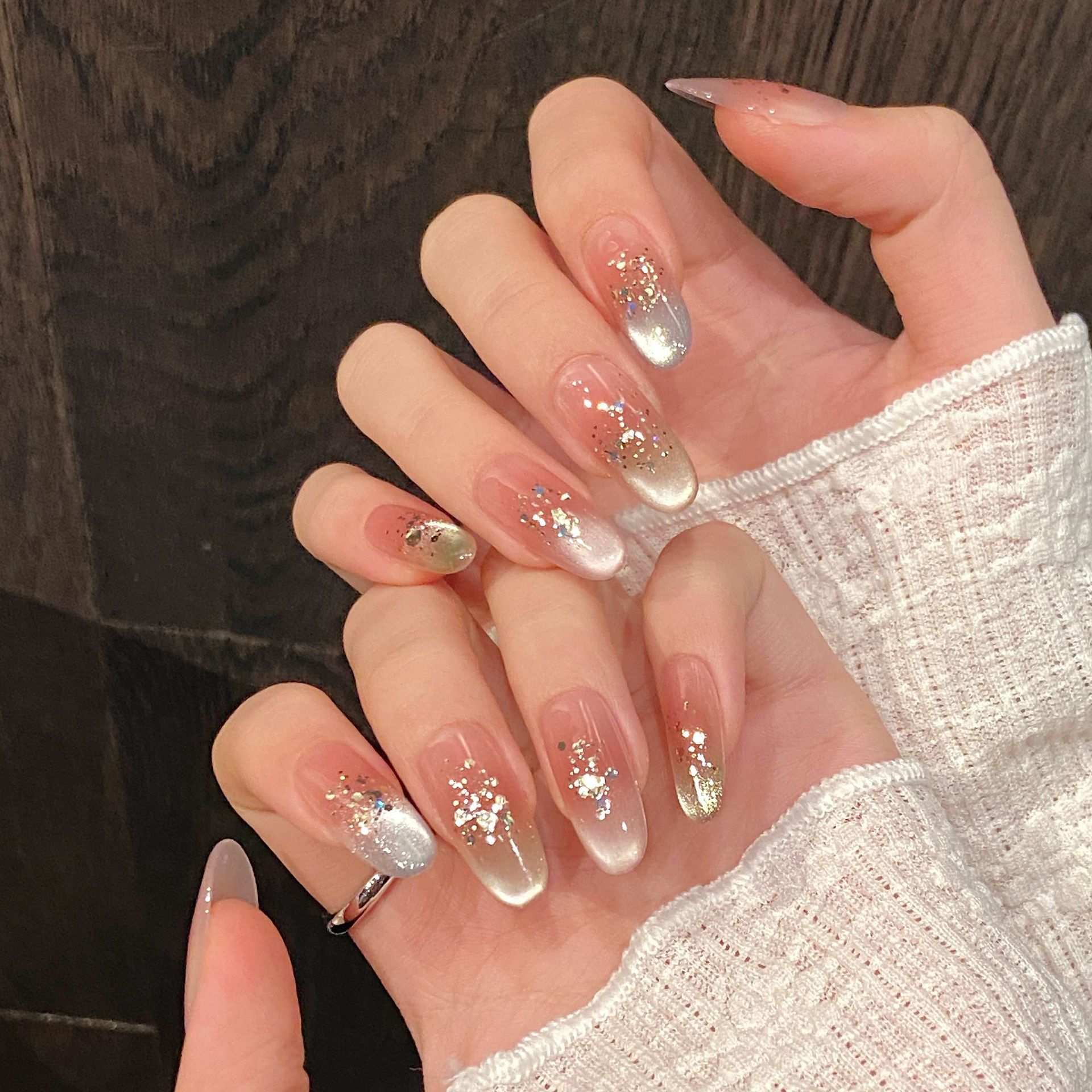 Prensa hecha a mano en uñas, H - Nail Art Press On reseña y precio