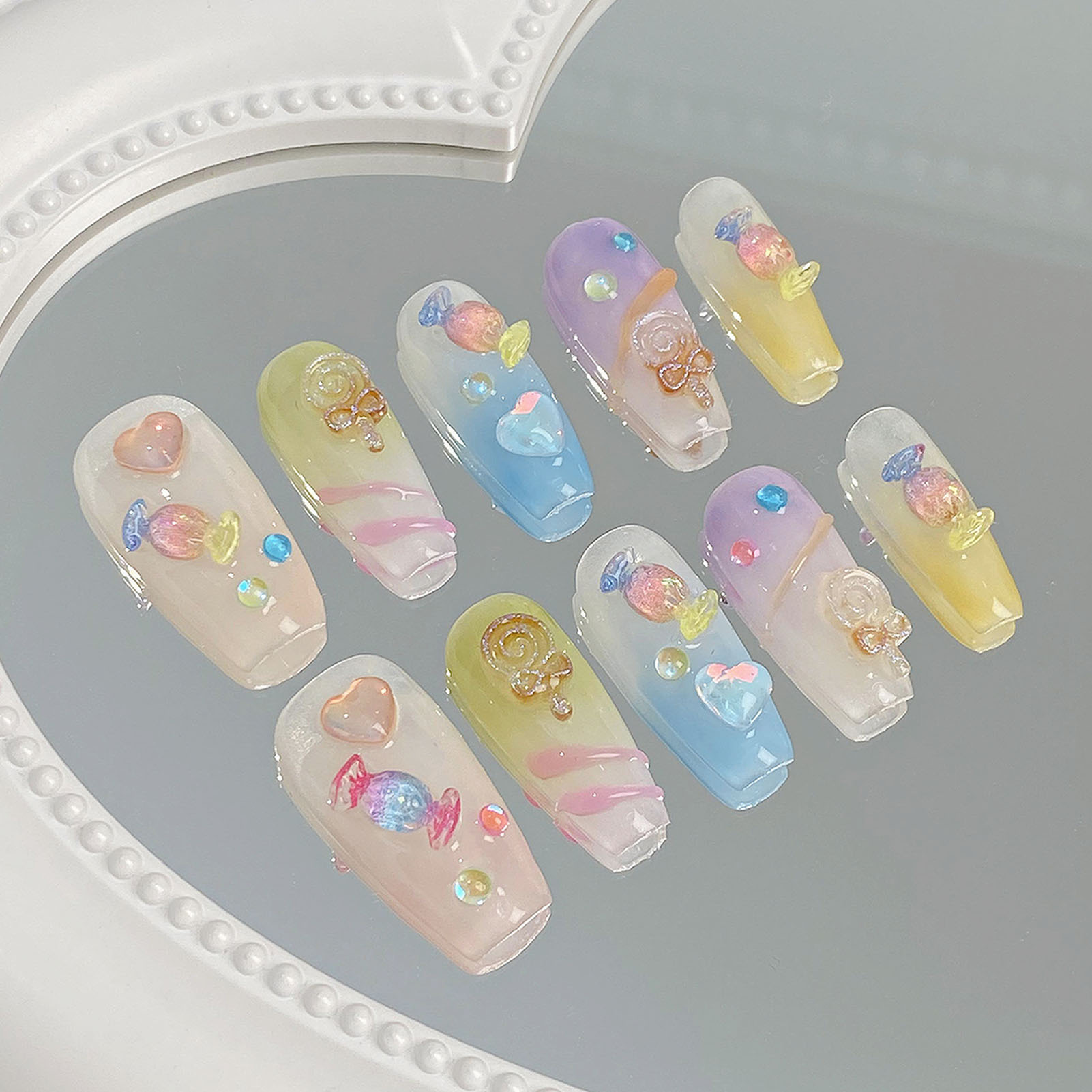 Prensa hecha a mano en uñas, u - Nail Art Press On reseña y precio