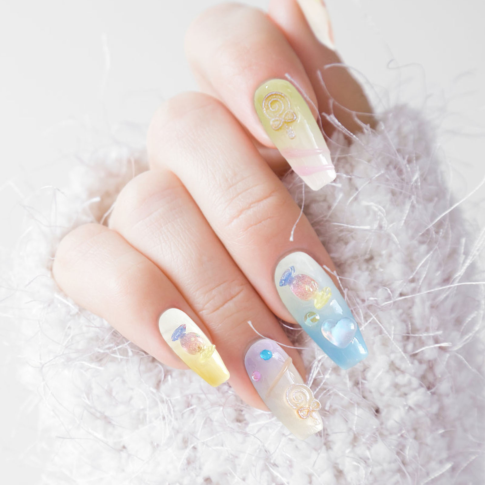 Prensa hecha a mano en uñas, u - Nail Art Press On reseña y precio